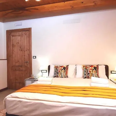 B81 Di Strain Neva ゲストハウス *